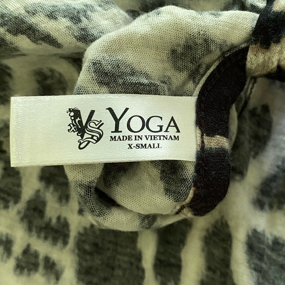 Leopard print top. Size XS. - Picture 3 of 3